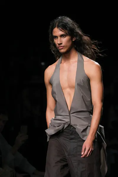 Model Parades Oriol Clavell Design Mercedes Benz Fashion Week Madrid — Stock Photo, Image