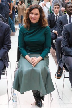 Madrid Topluluğu başkanı Isabel Diaz Ayuso, Real Madrid takımı, yönetim ve antrenörlük kadrosunu almadan önce 19 Şubat 2024 tarihinde Madrid, İspanya 'da Real Casa de Correos' ta.