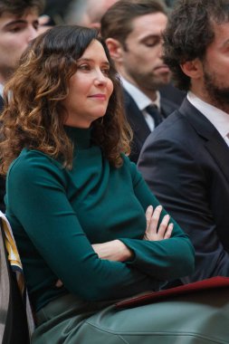 Madrid Topluluğu başkanı Isabel Diaz Ayuso, Real Madrid takımı, yönetim ve antrenörlük kadrosunu almadan önce 19 Şubat 2024 tarihinde Madrid, İspanya 'da Real Casa de Correos' ta.