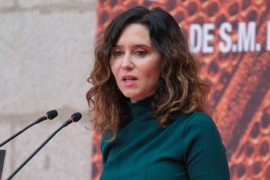Madrid Topluluğu başkanı Isabel Diaz Ayuso, Real Madrid takımı, yönetim ve antrenörlük kadrosunu almadan önce 19 Şubat 2024 tarihinde Madrid, İspanya 'da Real Casa de Correos' ta.