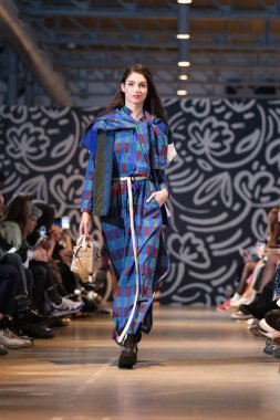 İspanya 'nın 19 Şubat 2023 tarihinde Madrid' de Mercedes Benz Moda Haftası Madrid 'de SKFK tasarımı ile bir model geçit töreni düzenlendi.