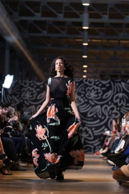 İspanya 'nın 19 Şubat 2023 tarihinde Madrid' de Mercedes Benz Moda Haftası Madrid 'de SKFK tasarımı ile bir model geçit töreni düzenlendi.