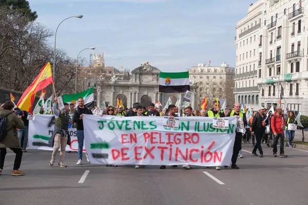 Demonstranten Kommen Februar 2024 Auf Traktoren Vor Der Puerta Alcal — Stockfoto