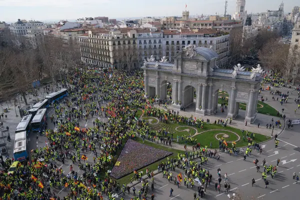 Protestocular Çiftçilerin Şubat 2024 Madrid Deki Avrupa Tarım Politikasını Kınamak — Stok fotoğraf