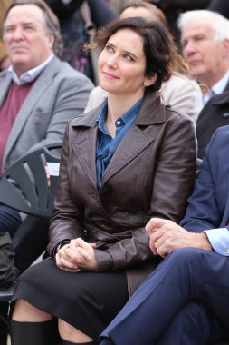 Isabel Diaz Ayuso ve Alberto Nunez Feijoo, İspanya 'nın Madrid şehrinde 22 Şubat 2024 tarihinde, Madrid Anayasası Anıtı' nda 'İspanyollar arasında Eşitlik Yolu' eylemi sırasında,.