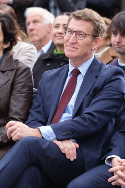 Isabel Diaz Ayuso ve Alberto Nunez Feijoo, İspanya 'nın Madrid şehrinde 22 Şubat 2024 tarihinde, Madrid Anayasası Anıtı' nda 'İspanyollar arasında Eşitlik Yolu' eylemi sırasında,.