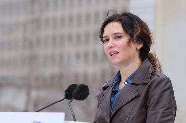 Isabel Diaz Ayuso ve Alberto Nunez Feijoo, İspanya 'nın Madrid şehrinde 22 Şubat 2024 tarihinde, Madrid Anayasası Anıtı' nda 'İspanyollar arasında Eşitlik Yolu' eylemi sırasında,.