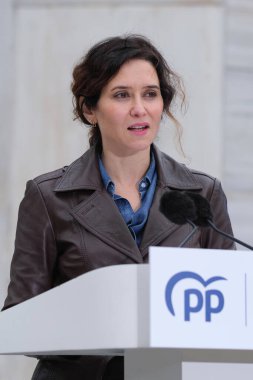 Isabel Diaz Ayuso ve Alberto Nunez Feijoo, İspanya 'nın Madrid şehrinde 22 Şubat 2024 tarihinde, Madrid Anayasası Anıtı' nda 'İspanyollar arasında Eşitlik Yolu' eylemi sırasında,.