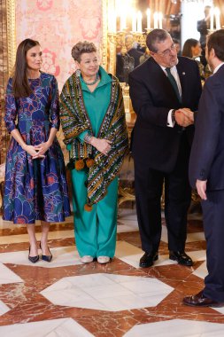  İspanya Kralı VI. Felipe ve İspanya Kraliçesi Letizia, 22 Şubat 2024 tarihinde İspanya 'nın Madrid kentinde bulunan Kraliyet Sarayı' nda Guatemala Başkanı Cesar Bernardo Arevalo de Leon ve eşi Lucrecia Eugenia Peinado Villanueva için bir öğle yemeği düzenledi.