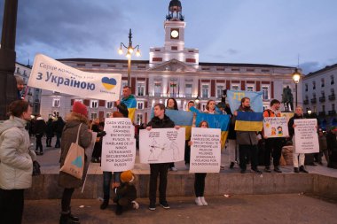 24 Şubat 2024 'te İspanya' nın Ukrayna 'yı işgalinin ikinci yılını anmak amacıyla Madrid' in Gran Via 'sına protestocular yürüdü.