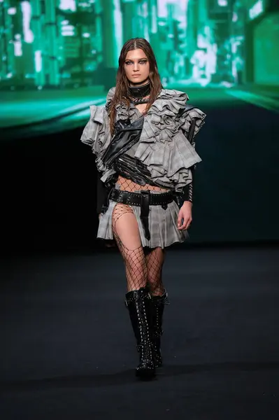 Modellparader Med Visori Studio Design Mercedes Benz Fashion Week Madrid — Stockfoto