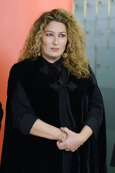 エストレラ モレンテは スペインのマドリードで 2024年2月28日 セルバンテス研究所にエンリケ モレンテ記念基金を建てた式典で — ストック写真