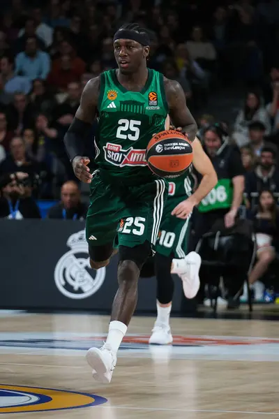 Türk Hava Yolları EuroLeague sırasında Panathinaikos 'tan Nunn Kendrick, Real Madrid ile Panathinaikos Atina arasında basketbol, Wizink Center 29 Şubat 2024' te İspanya 'da