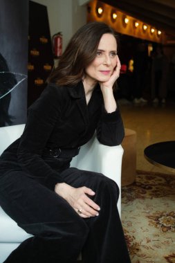 Aitana Snchez-Gijn Madrid 'deki Pavon tiyatrosunda LA MADRE oyununun sunumuna katılır. 5 Mart 2024 İspanya