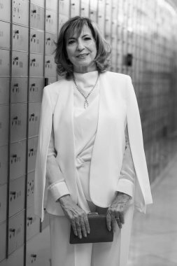  Mercedes Padilla Madrid 'deki portre oturumunda poz veriyor. 6 Mart 2024 İspanya