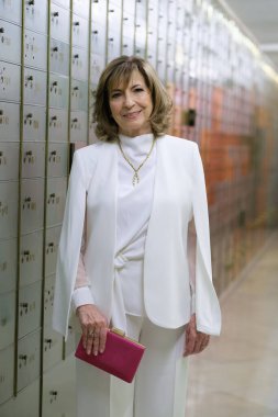  Mercedes Padilla Madrid 'deki portre oturumunda poz veriyor. 6 Mart 2024 İspanya