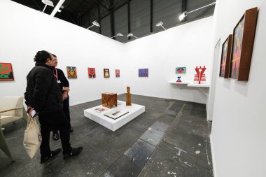  İspanya 'nın Madrid kentindeki 43. ARCO Uluslararası Çağdaş Sanat Fuarı' nı ziyaret edin. Fuarda 36 farklı ülkeden toplam 205 galeri yer aldı.. 