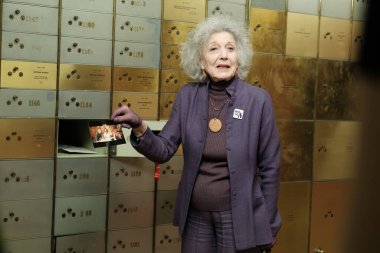  Marisa Paredes, 8 Mart 2024 tarihinde Madrid 'deki Cervantes Enstitüsü' nde düzenlenen Uluslararası Kadınlar Günü kutlamalarına katıldı.