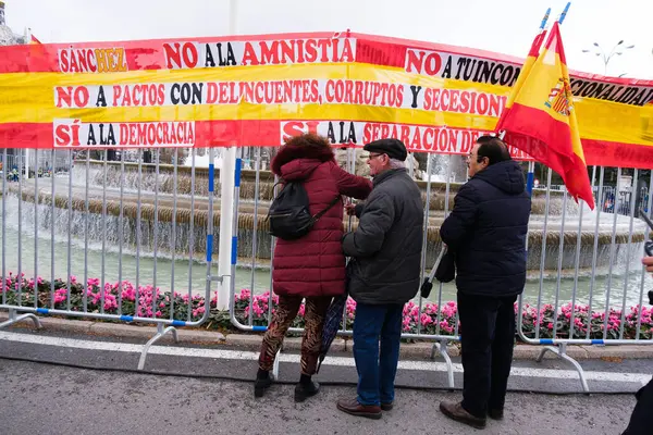 Több Ember Egy Gyűlésen Felszólít Contra Amnista Lemondását Pedro Sanchez — Stock Fotó