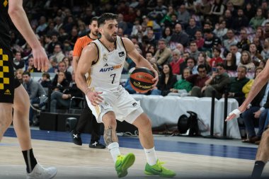 Real Madrid 'den Facundo Campazzo, Real Madrid ile Lenovo Tenerife arasında oynanan Liga ACB karşılaşmasında 10 Mart 2024 tarihinde İspanya' nın başkenti Madrid 'de oynanan WiZink Center' da maç yapıyor.. 