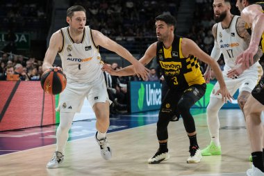 Real Madrid 'den Fabien Causeur, Real Madrid ile Lenovo Tenerife arasında oynanan Liga ACB maçı sırasında 10 Mart 2024 tarihinde İspanya' nın başkenti Madrid 'de oynanan WiZink Center' da maç yaptı.. 