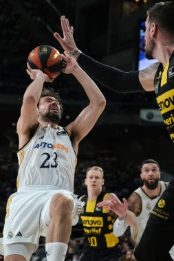 Real Madrid 'den Sergio Llull, Real Madrid ile Lenovo Tenerife arasında oynanan Liga ACB karşılaşmasında 10 Mart 2024 tarihinde İspanya' nın başkenti Madrid 'de oynanan WiZink Center' da maç yaptı.. 