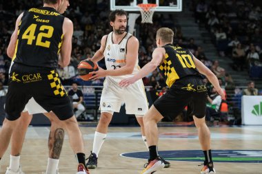 Real Madrid 'den Sergio Llull, Real Madrid ile Lenovo Tenerife arasında oynanan Liga ACB karşılaşmasında 10 Mart 2024 tarihinde İspanya' nın başkenti Madrid 'de oynanan WiZink Center' da maç yaptı.. 