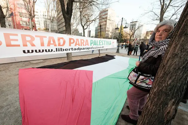 Several People Solidarity Vigil Palestinian People Front Headquarters European Parliament — Stock Photo, Image