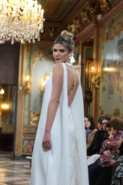 Model Presenta Creazioni Inmaculada Rodrigues Durante Passerella Nuziale Atelier Couture — Foto Stock
