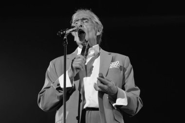 Los Chichos grubu 16 Mart 2024 'te Madrid' deki Wizcenter 'da konser verirken