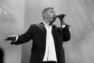 Los Chichos grubu 16 Mart 2024 'te Madrid' deki Wizcenter 'da konser verirken