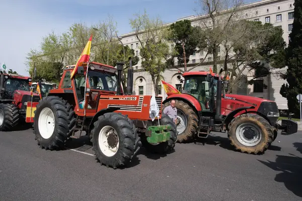 Několik Traktorů Během Protestu Zemědělců Farmářů Zlepšení Venkovského Sektoru Centru — Stock fotografie