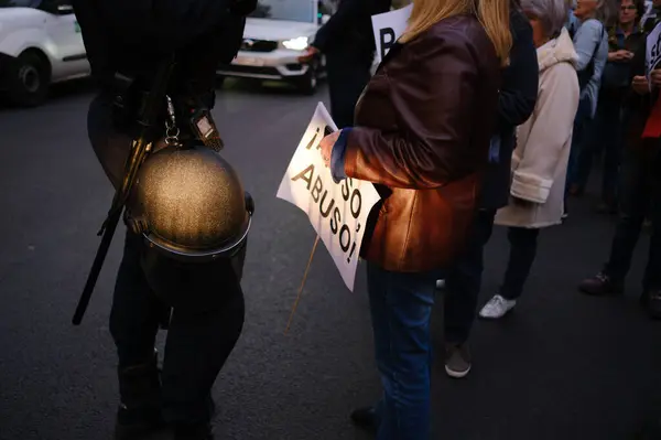 Manifestantes Fora Sede Para Exigir Renúncia Isabel Daz Ayuso Devido — Fotografia de Stock