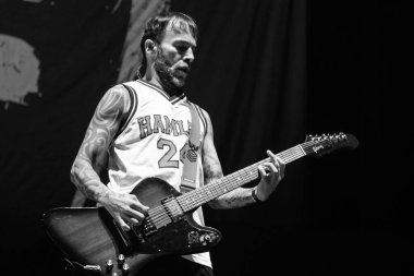 Şarkıcılar 22 Mart 2024 'te İspanya' nın başkenti Madrid 'deki Kaos Bölgesi Festivali' nde konser verdiler.