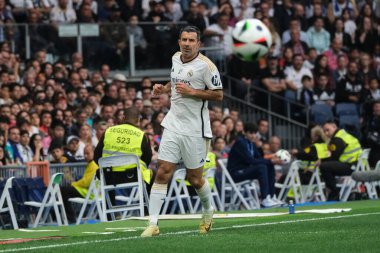 Lus Figo, Real Madrid ile FC Porto arasındaki Corazon Classic 2024 hayır maçı sırasında 23 Mart 2024 tarihinde Madrid 'deki Santiago Bernabeu Stadyumu' nda oynanmıştır.