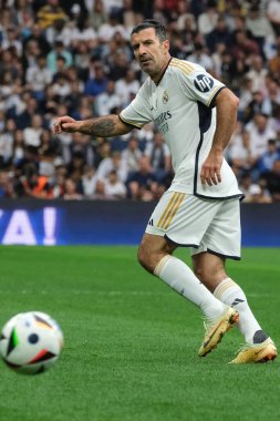 Lus Figo, Real Madrid ile FC Porto arasındaki Corazon Classic 2024 hayır maçı sırasında 23 Mart 2024 tarihinde Madrid 'deki Santiago Bernabeu Stadyumu' nda oynanmıştır.