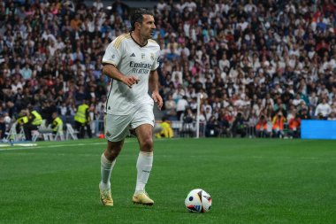 Lus Figo, Real Madrid ile FC Porto arasındaki Corazon Classic 2024 hayır maçı sırasında 23 Mart 2024 tarihinde Madrid 'deki Santiago Bernabeu Stadyumu' nda oynanmıştır.