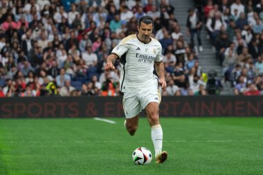 Lus Figo, Real Madrid ile FC Porto arasındaki Corazon Classic 2024 hayır maçı sırasında 23 Mart 2024 tarihinde Madrid 'deki Santiago Bernabeu Stadyumu' nda oynanmıştır.