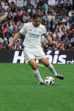 Lus Figo, Real Madrid ile FC Porto arasındaki Corazon Classic 2024 hayır maçı sırasında 23 Mart 2024 tarihinde Madrid 'deki Santiago Bernabeu Stadyumu' nda oynanmıştır.