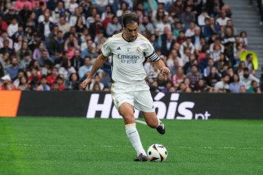 Lus Figo, Real Madrid ile FC Porto arasındaki Corazon Classic 2024 hayır maçı sırasında 23 Mart 2024 tarihinde Madrid 'deki Santiago Bernabeu Stadyumu' nda oynanmıştır.