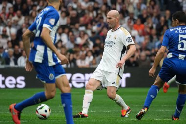 Zinedine Zidane, Real Madrid ile FC Porto arasında oynanan Corazon Classic 2024 yardım maçı sırasında Madrid 'deki Santiago Bernabeu Stadyumu' nda 23 Mart 2024 tarihinde oynanacak.