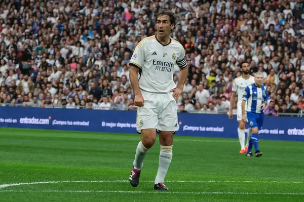 Lus Figo, Real Madrid ile FC Porto arasındaki Corazon Classic 2024 hayır maçı sırasında 23 Mart 2024 tarihinde Madrid 'deki Santiago Bernabeu Stadyumu' nda oynanmıştır.