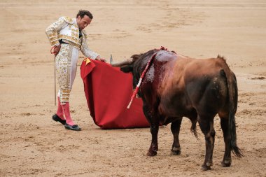 Boğa güreşçisi Antonio Ferrera Corrida Toros de Domingo de Ramos Toros 'un boğa güreşi sırasında Madrid Plaza de las Ventas' ta 24 Mart 2024 İspanya