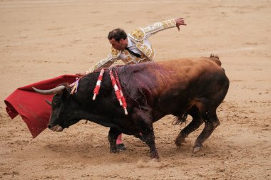 Boğa güreşçisi Antonio Ferrera Corrida Toros de Domingo de Ramos Toros 'un boğa güreşi sırasında Madrid Plaza de las Ventas' ta 24 Mart 2024 İspanya