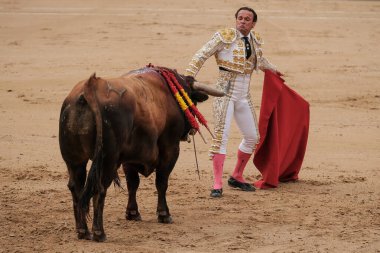Boğa güreşçisi Antonio Ferrera Corrida Toros de Domingo de Ramos Toros 'un boğa güreşi sırasında Madrid Plaza de las Ventas' ta 24 Mart 2024 İspanya