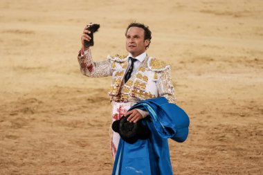 Boğa güreşçisi Antonio Ferrera Corrida Toros de Domingo de Ramos Toros 'un boğa güreşi sırasında Madrid Plaza de las Ventas' ta 24 Mart 2024 İspanya