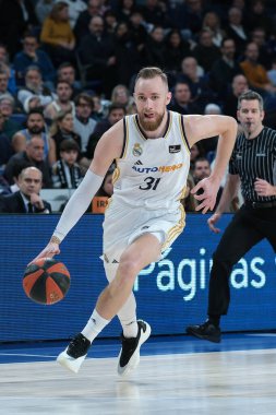 Real Madrid 'den Dzanan Musa, Real Madrid ve BAXI Manresa arasında oynanan ACB Ligi karşılaşmasında 31 Mart 2024 tarihinde İspanya' nın başkenti Madrid 'de oynanan WiZink Center' da maç yaptı..