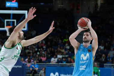 Movistar Estudiantes 'in oyuncusu, WiZink Center' da Movistar Estudiantes ile Amics Castello arasında oynanan LEB Oro Maçı sırasında görüldü. 21 Mart 2024 İspanya