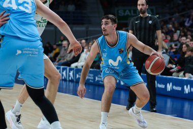 Movistar Estudiantes 'in oyuncusu, WiZink Center' da Movistar Estudiantes ile Amics Castello arasında oynanan LEB Oro Maçı sırasında görüldü. 21 Mart 2024 İspanya