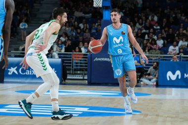 Movistar Estudiantes 'in oyuncusu, WiZink Center' da Movistar Estudiantes ile Amics Castello arasında oynanan LEB Oro Maçı sırasında görüldü. 21 Mart 2024 İspanya